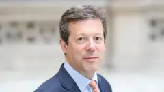 Найджел Кейси крупным планом