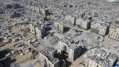 Una imagen panorámica de la destrucción en Gaza