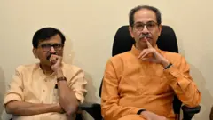 शिवसेना (उद्धव बाळासाहेब ठाकरे) पक्षाचे प्रमुख उद्धव ठाकरे आणि खासदार संजय राऊत