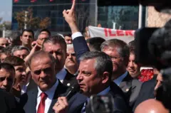 Özgür Özel konuşma yapıyor