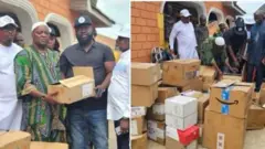 Awọn eeyan Esinele n gba ohun elo ilera lọwọ adari ẹgbẹ City Boys Movement ni ipinlẹ Oyo