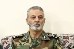 O major-general Abdolrahim Mousavi durante uma reunião com outros comandantes na residência do então líder supremo Ali Khamenei em Teerã, no dia 21 de abril de 2024