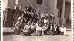 Antonieta de Barros, com sua turma de normalistas