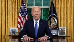 11月の米大統領選からの撤退について国民に説明するバイデン大統領（24日）