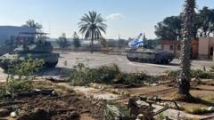 イスラエル軍は、ラファ検問所に入った装甲車の写真を公開した
