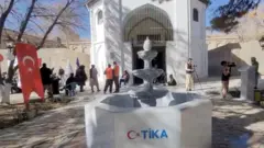 نمایی از محوطه آرامگاه سلطان محمود غزنوی پس از بازسازی