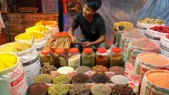 ফেব্রুয়ারিতে বাংলাদেশের সার্বিক মূল্যস্ফীতি দাঁড়িয়েছে ৯.৬৭ শতাংশ হয়েছে।