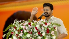 த.வெ.க : விஜய்யின் கட்சிக் கொடி அறிமுகம் - திமுக, அதிமுக, சீமான் கூறியது என்ன?