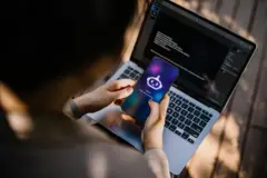 एआई च्याटबट देखिएको मोबाइल फोनको स्क्रीन 