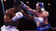 آنتونی جاشوا در سه مسابقه‌ای که از ماه مارس انجام داده، برنده شده است