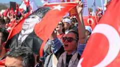 Mitinge yüzbinlerce kişi katıldı.