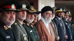 خامنه‌ای و فرمامدهان نظامی