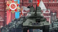 ロシアの対独戦勝記念日を祝う軍事パレードに登場した旧ソ連のT-34戦車