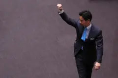 นายพิธา ลิ้มเจริญรัตน์