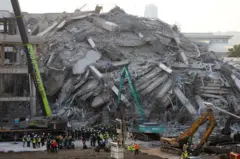 ตึกที่ทำการสำนักงานการตรวจเงินแผ่นดิน (สตง.) แห่งใหม่ ที่กำลังก่อสร้างถล่มลงมาหลังเกิดเหตุแผ่นดินไหวที่ประเทศเมียนมาเมื่อช่วงปลายเดือน มี.ค. ที่ผ่านมา