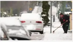 Aworan yinyin to bo ọkọ̀ ati ọkunrin to n gba a 