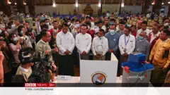 ပါတီတွေ ရွေးကောက်ပွဲအတွက် ပြင်ကြဖို့ စစ်ခေါင်းဆောင်ပြော