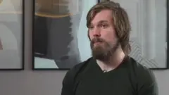 થોમસ કેજેમ્સ અટકાયત દરમિયાન થયેલા અનુભવની વાત બીબીસી સાથેની ખાસ મુલાકાતમાં કરી હતી 