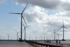 Các tua bin gió phát điện tại một công viên điện gió ở tỉnh Bạc Liêu, ngày 8/7/2017.
