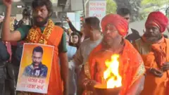 দীপু চন্দ্র দাসের হত্যার প্রতিবাদে কলকাতায় হিন্দু সাধু সন্ন্যাসীদের নিয়ে বিক্ষোভ