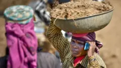 બીબીસી ગુજરાતી મનરેગા ગ્રામીણ રોજગાર યોજના નરેન્દ્ર મોદી મનમોહનસિંહ સોનિયા ગાંધી