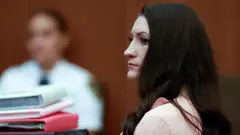 Lindsay Clancy escucha testimonios en el Tribunal Superior de Plymouth el 18 de agosto.