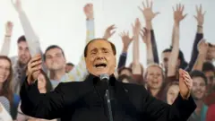 Berlusconi durante um comício em novembro de 2015