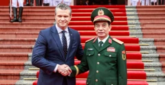 Bộ trưởng Quốc phòng Mỹ Pete Hegseth và Bộ trưởng Quốc phòng Việt Nam Phan Văn Giang gặp nhau tại Hà Nội vào ngày 2/11/2025