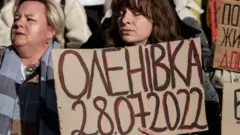 Акции в поддержку пленных азовцев, переживших удар по колонии в Еленовке
