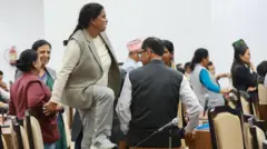 प्रतिनिधिसभामा प्रस्तावित नियमावलीको विरोध गर्दै विपक्षी दलका सांसदहरू 