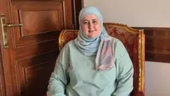 قامت هانيا ببرمجة روبوت دردشة لاستخدامه على واتساب لمساعدة النازحين في لبنان
