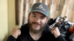 क्यान्सर जितेर सगरमाथा चढेका जोर्डन क्षेत्री।