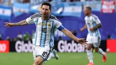 美國堪薩斯城FIFA世界盃J組阿根廷對阿爾及利亞賽事上,梅西(美斯)入球後奔跑慶祝(16/6/2026)