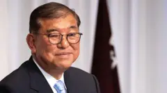 ဇူလိုင်လ ၂၁ ရက် သတင်းစာရှင်းလင်းပွဲမှာမြင်ရတဲ့ ဂျပန်ဝန်ကြီးချုပ် 