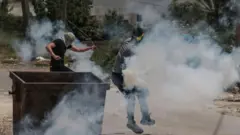Awọn to n yin tear gas
