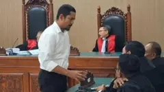 Eks Kapolres Ngada Fajar Widyadharma Lukman Sumaatmaja saat menjalani sidang putusan di PN Kelas IA Kupang, NTT, Selasa (21/10/2025). 