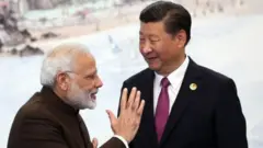 चीनचे राष्ट्राध्यक्ष शी जिनपिंग यांच्यासोबत पंतप्रधान नरेंद्र मोदी