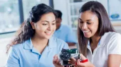 નોકરીઓ, કૌશલ્ય, ટૅક્નોલૉજી, પ્રોફેશનલ્સ, માનવશ્રમ, બીબીસી ગુજરાતી