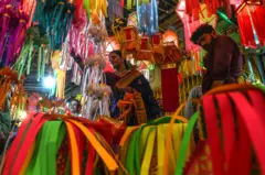صورة تظهر الاستعدادات لعيد ديوالي في الهند