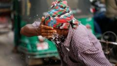মুখে পানির ঝাপটা দিচ্ছেন একজন।