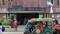 রংপুর মেডিকেল কলেজ হাসপাতালের জরুরি বিভাগের কার্যক্রমও কয়েক ঘণ্টা বন্ধ রাখার অভিযোগ পাওয়া গেছে
