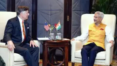 विदेश मंत्री एस. जयशंकर ने गुरुवार को नई दिल्ली में रायसीना डायलॉग 2026 के दौरान अमेरिका के उप विदेश मंत्री क्रिस्टोफर लैंडौ से मुलाकात की.