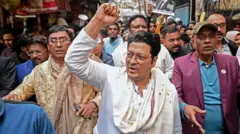 আওয়ামী লীগের ব্যানারে সর্বশেষ জাতীয় নির্বাচনে সংসদ সদস্য নির্বাচিত হয়েছিলেন নায়ক ফেরদৌস আহমেদ