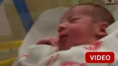 காஸா போருக்கு நடுவே பெத்லகேமில் பிறந்த குழந்தை