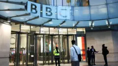 Вход в главное здание Би-би-си