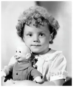 Retrato de Dunagan con un muñeco
