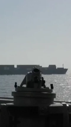 لحظه توقیف کشتی باری با پرچم ایران توسط نیروی دریایی امریکا