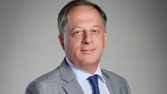 نزدیک به دو سال است که ریچارد شارپ ریاست هیات مدیره بی‌بی‌سی را برعهده دارد