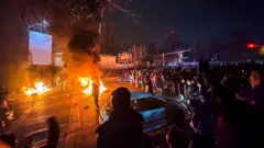 ইরানের শতাধিক শহরে বিক্ষোভ ছড়িয়ে পড়েছে