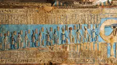Plafond avec motifs astronomiques du temple de Dandera, en Egypte.